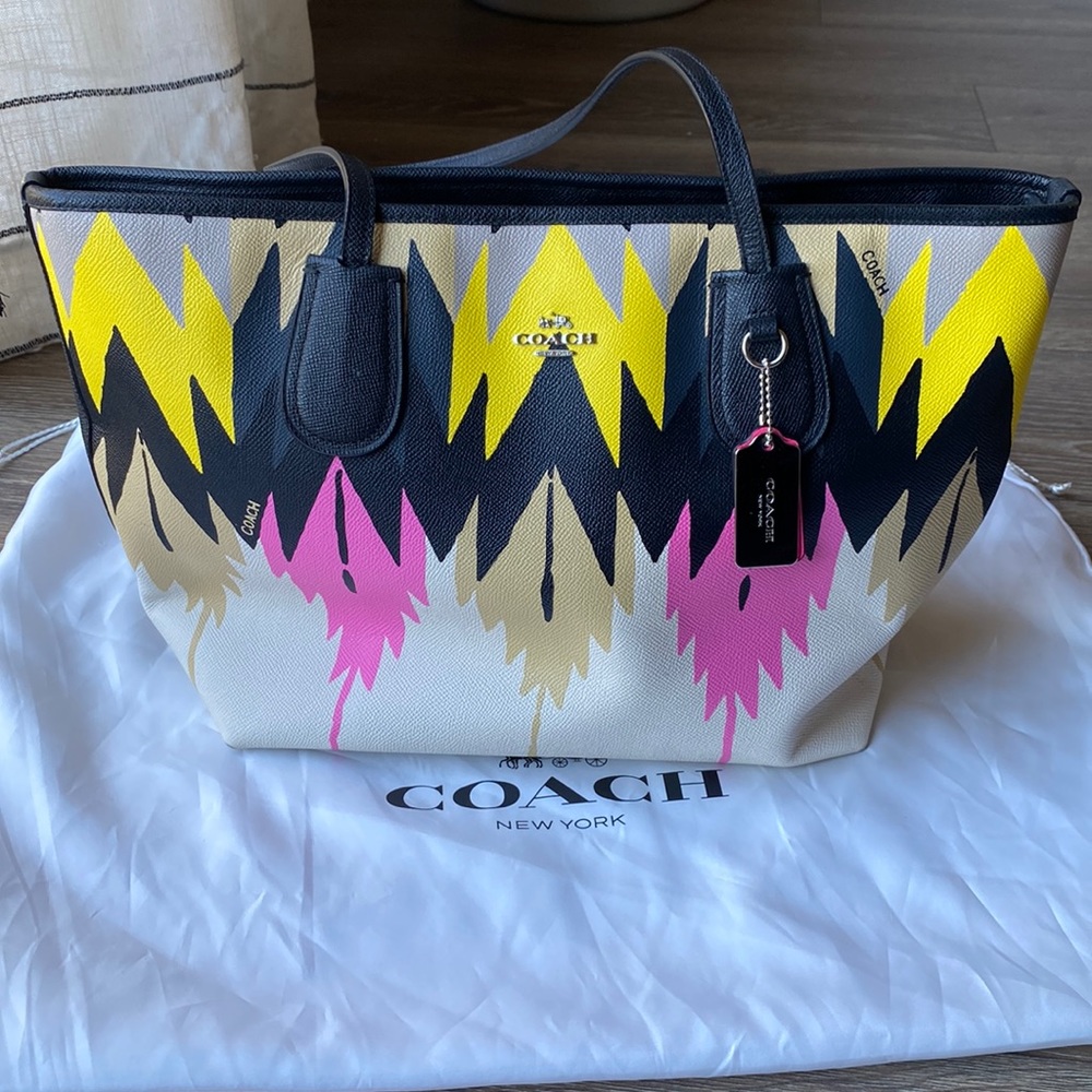 RARE Coach Aztec/Hawk Feather Print Taxi Zip Top Tote EXCELLENT CONDITION